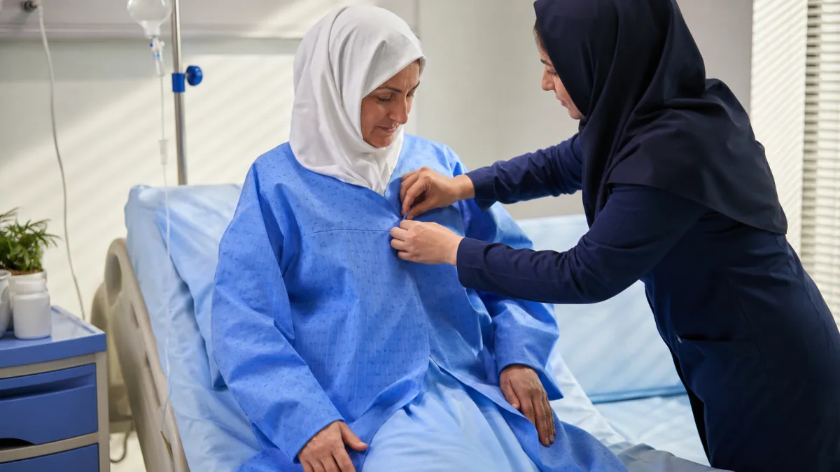 تفاوتهای مهم در دوخت لباس بیمار